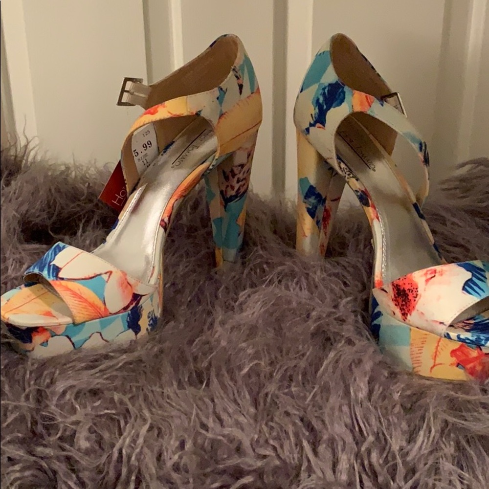 Brand new multicolored sandal